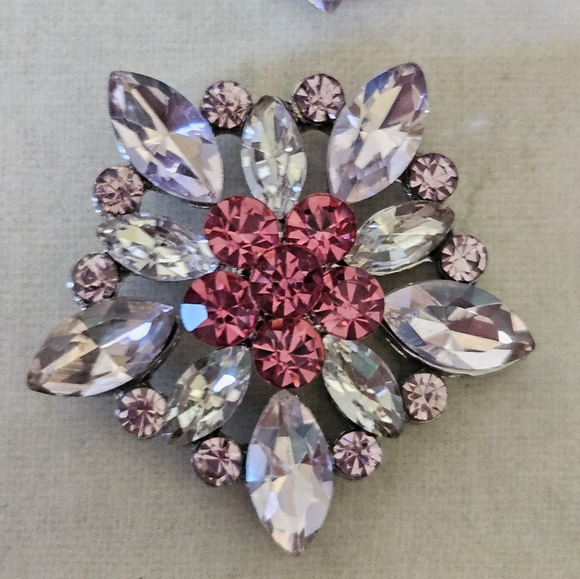 New Sew-Ology Pink Silver-toned Flower Star Snow Flake Rhinestone Buttons 24mm - Picture 2 of 4